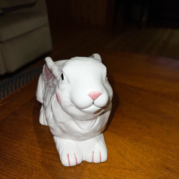 Vintage Ceramic Easter Bunny Rabbit Planter White. - Picture 2 of 6